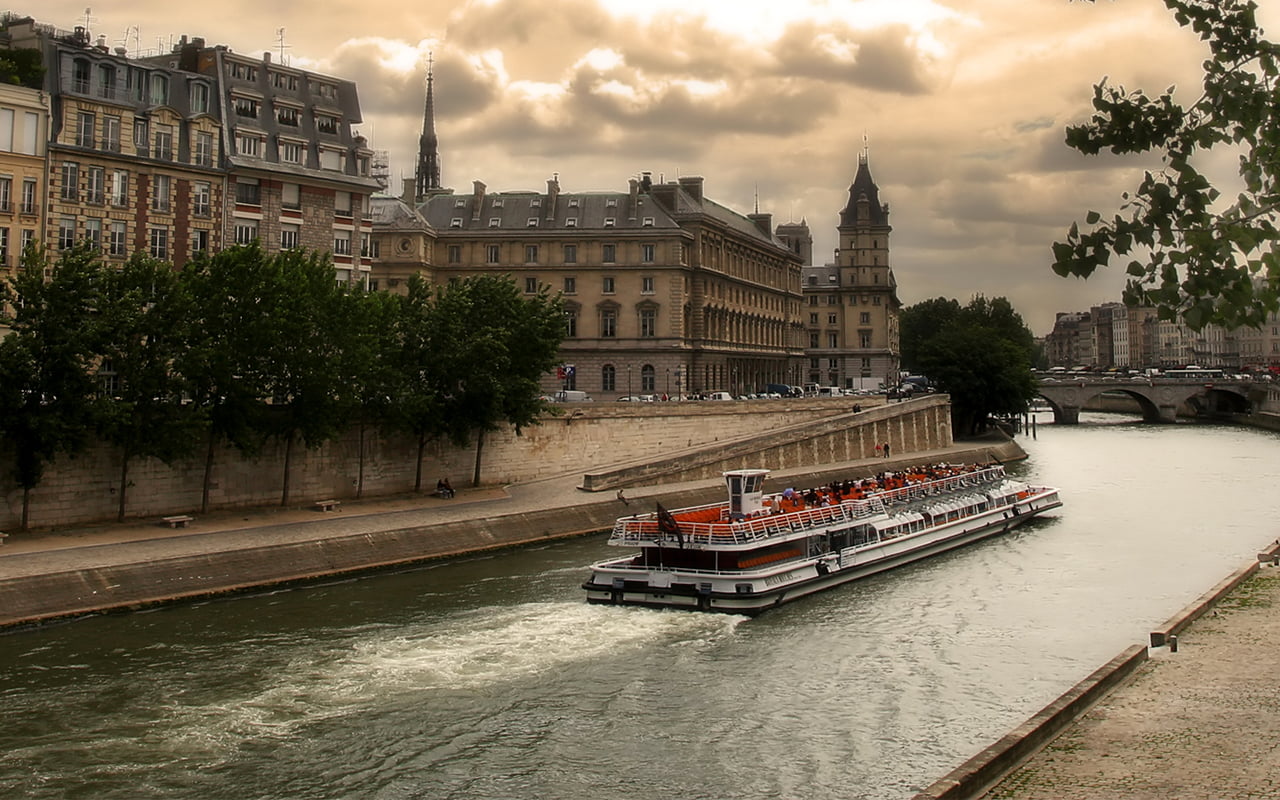 cruise on the seine disability accessibility